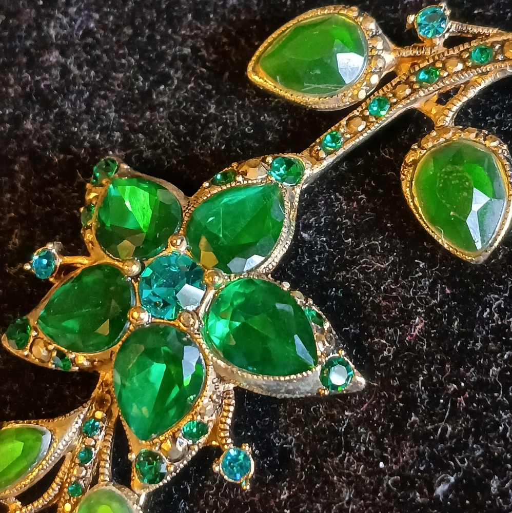Monet Goldtone Flower And Vine Green Gemstone Brooch View 4